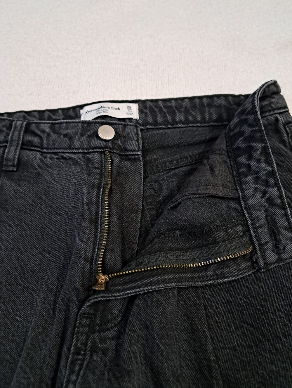 Abercrombie & Fitch The Loose High Rise Jeans Women's Size 29 Black Denim Pleats - Picture 7 of 13